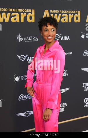 Radio Regenbogen Award 2025 Malaika Mihambo bei der Verleihung vom radio Regenbogen Award 2025 im Europapark AM 04.04.2025 a Rust. Rust Europa-Park Dome Baden-Württemberg *** Premio radio Regenbogen 2025 Malaika Mihambo alla presentazione del Premio radio Regenbogen 2025 all'Europapark il 04 04 2025 a Rust Rust Europa Park Dome Baden Württemberg Foto Stock