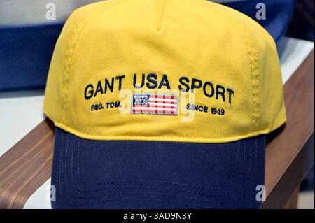 Un tappo Gant USA in una vetrina, Scozia, Regno Unito, Europa Foto Stock