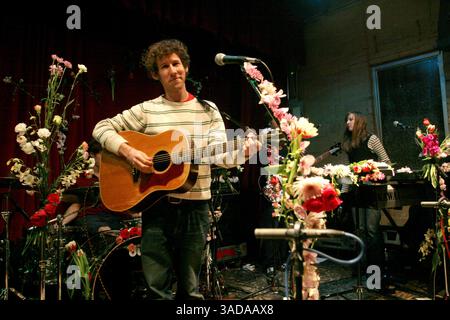 24 febbraio 2005; New York, NY, Stati Uniti; il chitarrista BEN LEE si esibisce al Tonic per l'uscita del suo nuovo album. . (Immagine di credito: Aviv Small/Photopass/ZUMAPRESS.com) Foto Stock