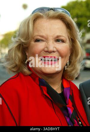 21 giugno 2004; Westwood, California, USA; l'attrice GENA ROWLANDS alla prima mondiale "The notebook" tenutasi al Mann Village Theatre. (Immagine di credito: Lisa o'Connor/ZUMAPRESS.com) Foto Stock