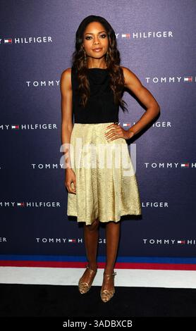 1 dicembre 2011 - Londra, New York, Gran Bretagna - . . . . . . . . . . SOLO VENDITE NEGLI STATI UNITI . . . . . 1 dicembre 2011, Londra Naomie Harris all'inaugurazione del flagship store Tommy Hilfiger il 1 dicembre 2011 a Londra (Credit Image: © Sharkpixs/ZUMAPRESS.com) Foto Stock
