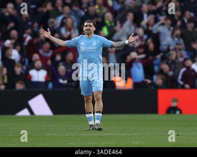 Birmingham, Regno Unito. 5 aprile 2025. Jota Silva (NF) si è abbattuto al fischio finale dell'Aston Villa vs Nottingham Forest EPL Match, a Villa Park, Birmingham, Regno Unito, il 5 aprile 2025. Crediti: Paul Marriott/Alamy Live News Foto Stock