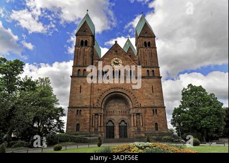Chiesa del Redentore, inizio della costruzione 1903, Bad Homburg v. d. Hoehe, Assia, Germania, grande chiesa gotica con torri doppie e un grande entran Foto Stock