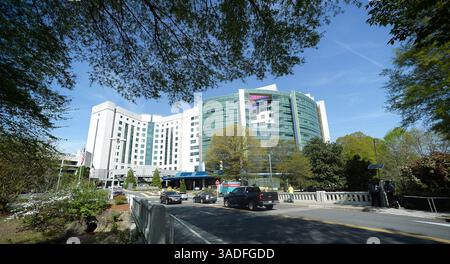 23 gennaio 2012 - Charlotte, NC, USA - il Carolinas Medical Center venerdì 13 aprile 2018. Atrium Health, Wake Forest Baptist Health e Wake Forest University hanno annunciato che intendono aderire a un accordo che porterà una scuola di medicina quadriennale a Charlotte, N.C. (Credit Image: © TNS via ZUMA Wire) Foto Stock