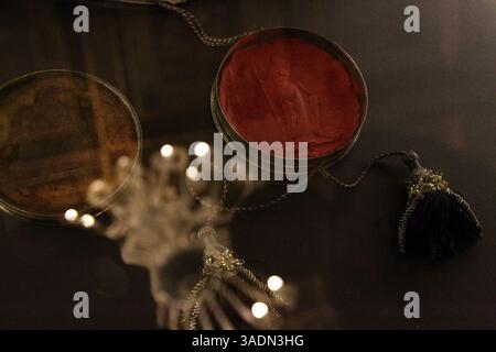 29 feb 2012 - Roma, Italia - "Lux in Arcana", si svela l'archivio segreto Vaticano, mostra al Museo Capitolini di Roma con 100 documenti originali degli archivi segreti Vaticani che illuminano la storia del XII secolo. (Immagine di credito: © Evandro Inetti/ZUMAPRESS.com) Foto Stock