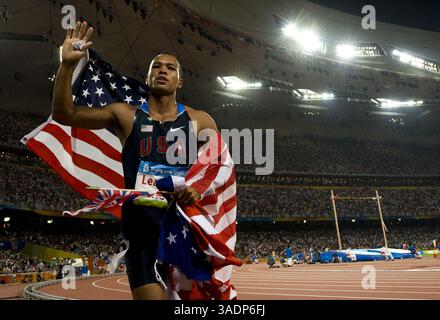 23 agosto 2008 - Pechino, Cina - BRYAN CLAY degli Stati Uniti celebra la vittoria dell'oro nel decathlon venerdì 22 agosto 2008, ai Giochi della XXIX Olimpiade di Pechino, Cina. (Immagine di credito: © Paul Kitagaki Jr/Sacramento Bee/MCT/ZUMAPRESS.com) Foto Stock