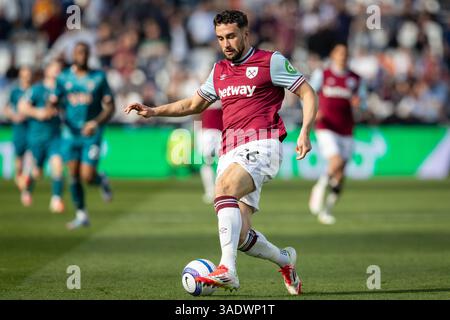Max Kilman (26) del West Ham United durante la partita tra West Ham United FC e AFC Bournemouth English Premier League al London Stadium, Londra, Inghilterra, Regno Unito il 5 aprile 2025 Credit: Ian Stephen/Every Second Media Credit: Every Second Media/Alamy Live News Foto Stock