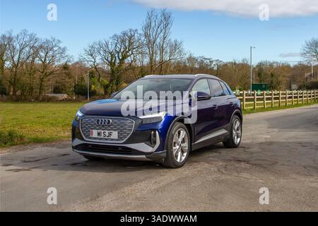 2024 Blue Audi Q4 e-Tron S Line 45, 286 Electric 82kWh Auto SUV Electricity 210 kW; a Chorley Regno Unito Foto Stock