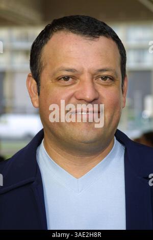 30 luglio 2001; Century City, CA, USA; l'attore PAUL RODRIGUEZ alla prima di "Rat Race". (Immagine di credito: Lisa o'Connor/ZUMAPRESS.com) Foto Stock