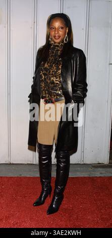 29 novembre 2001; Los Angeles, CA, Stati Uniti; cantante MARY J. BLIGE @ 'Devine Design.'. (Immagine di credito: Lisa o'Connor/ZUMAPRESS.com) Foto Stock