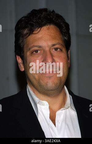 29 novembre 2001; Los Angeles, CA, Stati Uniti; produttore DARREN STARR @ "Devine Design". (Immagine di credito: Lisa o'Connor/ZUMAPRESS.com) Foto Stock