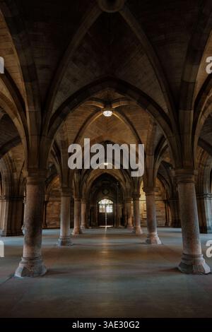 Glasgow Scozia: 8 gennaio 2025: Università di Glasgow Gilmorehill Cloisters. Architettura storica di un edificio universitario Foto Stock