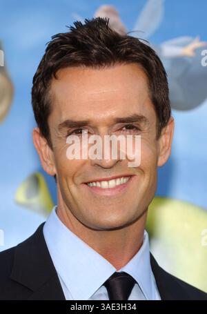 8 maggio 2004; Westwood, California, USA; l'attore RUPERT EVERETT alla "Shrek 2" LA Premiere si tiene al Mann Village Theatre. (Immagine di credito: Lisa o'Connor/ZUMAPRESS.com) Foto Stock