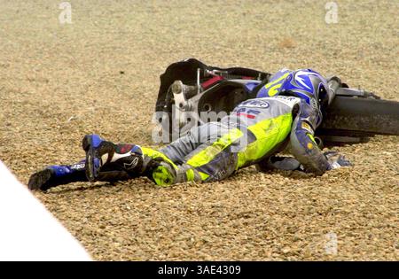 5 maggio 2001; Jerez, Spagna; solo vendite in Nord America! Il pilota VENEMAN BARRY, sbarca la sua moto al Gran Premio di Jerez Motorcycle Rally. (Immagine di credito: Remi Agency/ZUMAPRESS.com) Foto Stock