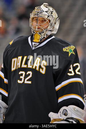 17 gennaio 2012. Il portiere di Dallas Kari Lehtonen (32) è in azione.durante una partita tra i Detroit Red Wings e i Dallas Stars all'American Airlines Center di Dallas, Texas..(immagine di credito: © Manny Flores/Cal Sport Media/ZUMAPRESS.com) Foto Stock