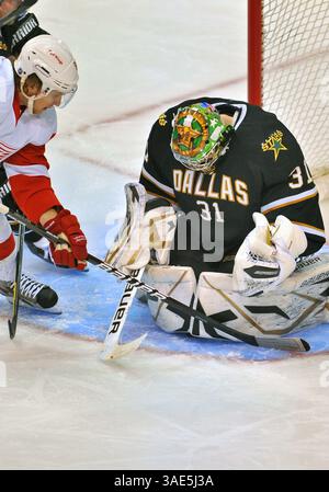 17 gennaio 2012. Il portiere dei Dallas Stars Richard Bachman (31) ottiene un salvataggio.durante una partita tra i Detroit Red Wings e i Dallas Stars all'American Airlines Center di Dallas, Texas..(immagine di credito: Â© Manny Flores/Cal Sport Media/ZUMAPRESS.com) Foto Stock