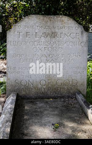 Tomba di T. E. Lawrence (Lawrence d'Arabia), nel cimitero della chiesa di San Nicola, Moreton, Dorset. Foto Stock