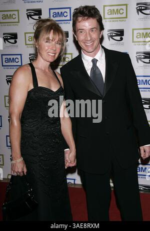 12 novembre 2004; Beverly Hills, California, USA; l'attore MARTIN SHORT & Wife NANCY DOLMAN al 19° Annual American Cinematheque Award in onore di Steve Martin tenuto al Beverly Hilton Hotel. (Immagine di credito: Lisa o'Connor/ZUMAPRESS.com) Foto Stock