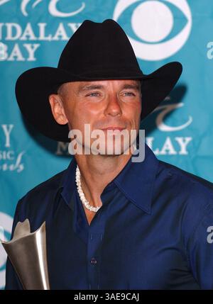 17 maggio 2005; Las Vegas, Nevada, Stati Uniti; il cantante country KENNY CHESNEY al 40° Annual Academy of Country Music Awards (ACM) ha tenuto il Madalay Bay Resort & Casino. (Immagine di credito: Lisa o'Connor/ZUMAPRESS.com) Foto Stock