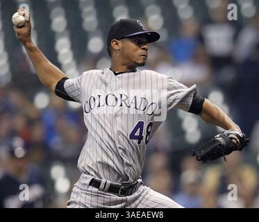 13 settembre 2011 - Milwaukee, WISCONSIN, Stati Uniti - Colorado Rockies Esmil Rogers lancia un pitch durante il primo inning contro i Milwaukee Brewers martedì 13 settembre 2011 al Miller Park di Milwaukee, Wisconsin. (Immagine di credito: © Mark Hoffman/Milwaukee Journal Sentinel/MCT/ZUMAPRESS.com) Foto Stock