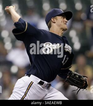13 settembre 2011 - Milwaukee, WISCONSIN, Stati Uniti - i Milwaukee Brewers Zack Greinke lanciano un pitch durante il primo inning contro i Colorado Rockies martedì 13 settembre 2011 al Miller Park di Milwaukee, Wisconsin. (Immagine di credito: © Mark Hoffman/Milwaukee Journal Sentinel/MCT/ZUMAPRESS.com) Foto Stock
