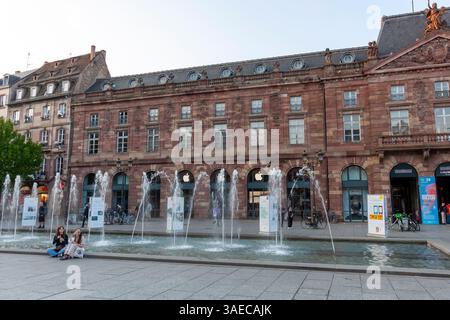 STRASBURGO, FRANCIA - 19 SETTEMBRE 2024: Fontana in Place Kleber a Strasburgo, Francia Foto Stock