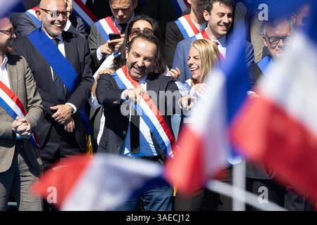Parigi, Francia. 6 aprile 2025. Il deputato francese del raggruppamento Nazionale (RN) Sebastien Chenu partecipa a una manifestazione a sostegno di Marine le Pen dopo che è stata condannata per un progetto di lavoro falso al parlamento dell'UE, a Parigi il 6 aprile 2025. Marine le Pen è stato condannato a una pena detentiva e multa il 31 marzo 2025, un verdetto che ha suscitato un'eco internazionale. Le Pen ha affermato che avrebbe usato tutte le vie legali possibili per presentarsi alle elezioni del 2027 nonostante il divieto di candidarsi e ha salutato la promessa di un rapido appello alla sua condanna penale. Foto di Raphael Lafargue/ABACAPRESS. COM credito: Abaca Press/Alamy Live News Foto Stock