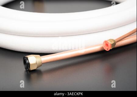 Vista macro ravvicinata del raccordo del tubo del climatizzatore Foto Stock