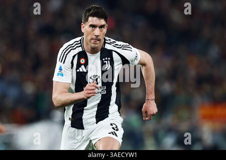 Roma, Italia. 6 aprile 2025. Dusan Vlahovic della Juventus durante la partita di calcio di serie A tra AS Roma e Juventus FC il 6 aprile 2025 allo Stadio Olimpico di Roma. Crediti: Federico Proietti / Alamy Live News Foto Stock