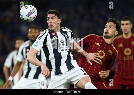 Roma, Italia. 6 aprile 2025. Dusan Vlahovic della Juventus durante la partita di calcio di serie A tra AS Roma e Juventus FC il 6 aprile 2025 allo Stadio Olimpico di Roma. Crediti: Federico Proietti / Alamy Live News Foto Stock