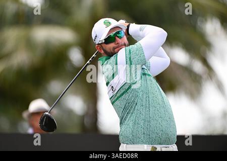 Doral, Stati Uniti. 6 aprile 2025. Dean Burmester dello Stinger GC parte durante l'ultima giornata del LIV Golf Invitational 2025 - Miami al Trump National Golf Course il 6 aprile 2025 a Doral, Florida. (Foto di JC Ruiz/Sipa USA) credito: SIPA USA/Alamy Live News Foto Stock