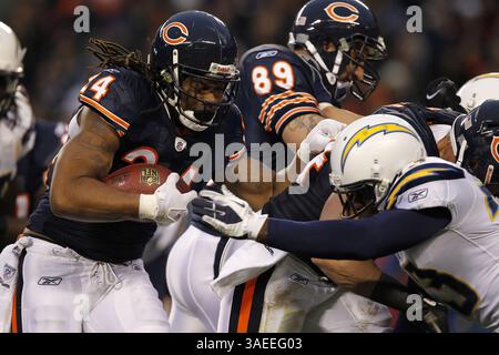 20 novembre 2011 - Chicago, il, USA - Marion Barber dei Chicago Bears conquista 10 yard sui San Diego Chargers durante il secondo quarto al Soldier Field di Chicago, Illinois, domenica 20 novembre 2011. (Immagine di credito: © Jose M. Osorio/Chicago Tribune/MCT/ZUMAPRESS.com) Foto Stock