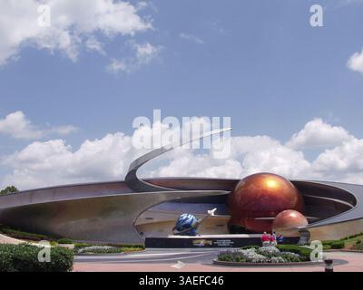 22 aprile 2003; Orlando, Florida, Stati Uniti; l'attrazione piu' recente dell'Epcot Center 'SPAZIO MISSIONE' aprira' nell'ottobre 2003 in questo centro futuristico dove molti aspetti del volo spaziale saranno dimostrati durante il viaggio spaziale all'interno dell'edificio. (Immagine di credito: Peter Stachiw/ZUMAPRESS.com) Foto Stock