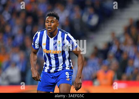 Porto, Portogallo. 6 aprile 2025. Dragao Stadium, Primeira Liga 2024/2025, FC Porto contro SL Benfica; Samuel Omorodion del FC Porto durante una partita tra FC Porto e SL Benfica per la Primeira Liga 2024/2025 al Dragao Stadium di Porto il 6 aprile 2025. Foto: Daniel Castro/DiaEsportivo/Alamy Live News crediti: DiaEsportivo/Alamy Live News Foto Stock