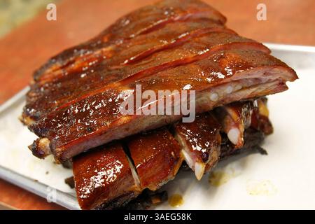 23 febbraio 2012 - San Jose, CA, Stati Uniti - Un rack completo di costole di ricambio è fotografato presso la Smoking Pig BBQ Company, 23 febbraio 2012 a San Jose, California. (Immagine di credito: © Aric Crabb/Oakland Tribune/MCT/ZUMAPRESS.com) Foto Stock