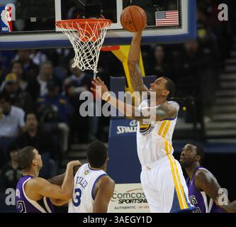 17 dicembre 2011 - Oakland, CALIFORNIA, USA - Tommy Smith dei Golden State Warriors nella prima metà dell'azione espositiva contro i Sacramento Kings alla Oracle Arena di Oakland, California, sabato 17 dicembre 2011. (Immagine di credito: © Jim Gensheimer/San Jose Mercury News/MCT/ZUMAPRESS.com) Foto Stock