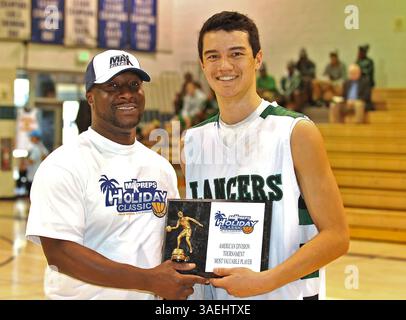 30 dicembre 2011 Cathedral City, CA. Max Preps Holiday Classic Prep Basketball Championship American Division Between Thousand Oaks and Torrance. Thousand Oaks vince il titolo..Thousand Oaks sconfigge Torrance 42-40 . Louis Lopez/CSM(immagine di credito: © Louis Lopez/Cal Sport Media/ZUMAPRESS.com) Foto Stock