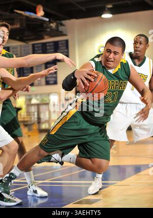 30 dicembre 2011 Cathedral City, CA. Moorpark Musketeers Jake Myers n. 21 durante la partita del campionato di pallacanestro Max Preps Holiday Classic Prep, la Southern California Division tra Edison e Moorpark. Edison vince il titolo..Edison sconfigge Moorpark 56-50 . Louis Lopez/CSM(immagine di credito: © Louis Lopez/Cal Sport Media/ZUMAPRESS.com) Foto Stock