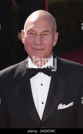 19 settembre 2004; Los Angeles, CA, Stati Uniti; EMMYS 2004: PATRICK STEWART arriva al 56° Annual Primetime Emmy Awards tenutosi allo Shrine Auditorium di Los Angeles. . (Immagine di credito: Paul Fenton/ZUMAPRESS.com) Foto Stock