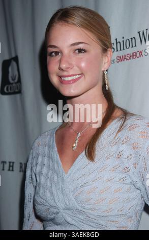 26 ottobre 2004; Los Angeles, CA, Stati Uniti; l'attrice EMILY VANCAMP il secondo giorno della settimana della moda di Los Angeles tenutasi agli Smashbox Studios. (Immagine di credito: Paul Fenton/ZUMAPRESS.com) Foto Stock