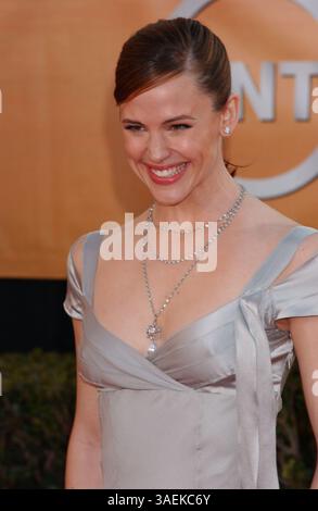 5 febbraio 2005; Los Angeles, CA, Stati Uniti; JENNIFER GARNER che arriva all'undicesimo premio annuale Screen Actors Guild Awards tenutosi al Santuario di Los Angeles. (Immagine di credito: Paul Fenton/ZUMAPRESS.com) Foto Stock