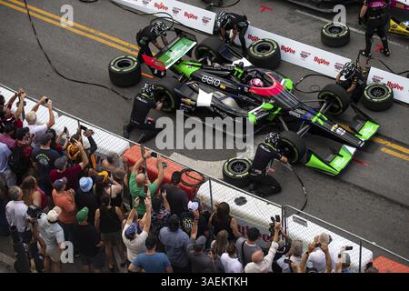 ROMAIN GROSJEAN (77) (SWE) di Ginevra, Svizzera e il team Juncos-Hollinger Racing partecipano al Pit Stop Challenge nel centro di Nashville AS Foto Stock