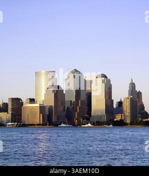 Uffici bancari edifici del World Trade Center WTC a Manhattan, New York, sul fiume Hudson, Jersey City, Stati Uniti, Nord America Foto Stock