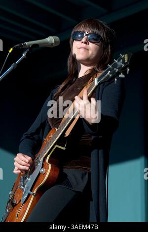 17 agosto 2005; Seattle, Washington, Stati Uniti; KERENANN apre per i "Cowboy Junkies" che si esibiscono dal vivo al Woodland Park Zoo di Seattle. (Immagine di credito: Daren Fentiman/ZUMAPRESS.com) Foto Stock