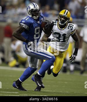 14 settembre 2008 - Detroit, Michigan, USA - Detroit Lions il WR CALVIN JOHNSON e il QB Jon Kitna in panchina poco dopo il 2° di 2 Johnson TDS del 4° quarto che diede ai Lions un breve vantaggio di 25-24 punti durante la vittoria in rimonta dei Packers 48-25 sui Lions a Detroit, mi domenica 14 settembre 2008 (Credit Image: Detroit Free Press/ZUMAPRESS.com) Foto Stock