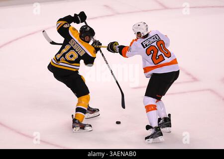 6 ottobre 2011 - Boston, Massachusetts, Stati Uniti - il centro dei Boston Bruins TYLER SEGUIN (19) e il difensore dei Philadelphia Flyers CHRIS PRONGER (20) in azione durante la partita NHL al TD Garden. (Immagine di credito: © Anthony Nesmith/Cal Sport Media/ZUMAPRESS.com) Foto Stock