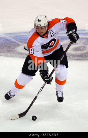 6 ottobre 2011 - Boston, Massachusetts, Stati Uniti - centro dei Philadelphia Flyers DANNY BRIERE (48) durante la partita della NHL tra i Boston Bruins e i Philadelphia Flyers al TD Garden di Boston. (Immagine di credito: © Anthony Nesmith/Cal Sport Media/ZUMAPRESS.com) Foto Stock