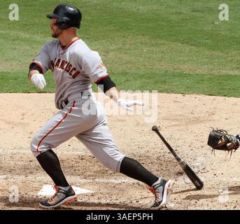 14 agosto 2011 - Miami Gardens, Florida, USA - Cody Ross dei San Francisco Giants ottiene un colpo base nel 7° inning contro i Florida Marlins a Miami Gardens, Florida, domenica 14 agosto 2011. I Giants sconfissero i Marlins, 5-2. (Immagine di credito: © Robert Mayer/Sun Sentinel/MCT/ZUMAPRESS.com) Foto Stock