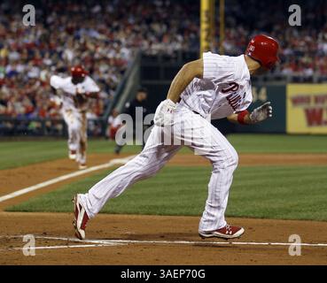 21 settembre 2011 - Filadelfia, PA, USA - Raul Ibanez dei Philadelphia Phillies corre fuori un singolo RBI nel terzo inning contro i Washington Nationals al Citizens Bank Park di Filadelfia, Pennsylvania, mercoledì 21 settembre 2011. (Immagine di credito: © Yong Kim/Philadelphia Daily News/MCT/ZUMAPRESS.com) Foto Stock
