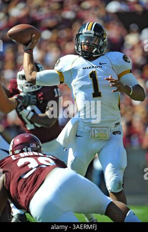 29 ottobre 2011: Il quarterback dei Missouri Tigers James Franklin n. 1 in azione durante la partita tra gli University of Missouri Tigers e i Texas A&M University Aggies al Kyle Field di College Station, Texas. I Tigers vincono contro gli Aggies, 38-31.(immagine di credito: © Patrick Green/Cal Sport Media/ZUMAPRESS.com) Foto Stock
